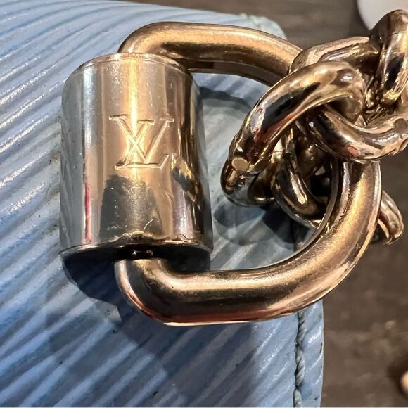 Louis Vuitton Limited Edition EPI Early Bird Twist Lock Crossbody - Picture 3 of 12